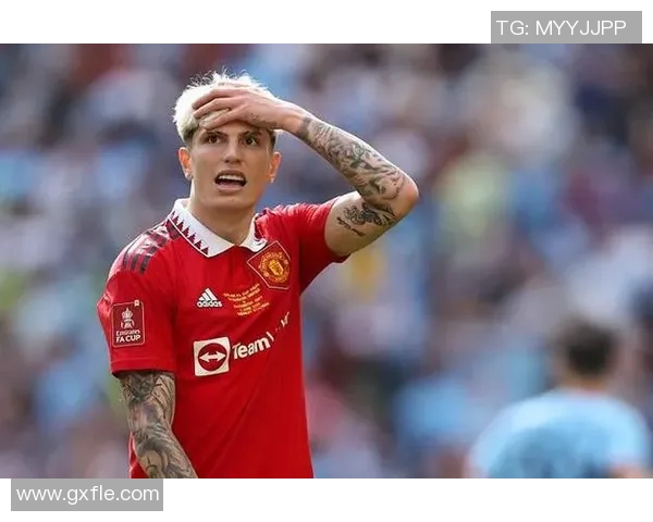 知名足球球星突遭车祸受伤引关注最新情况牵动球迷心